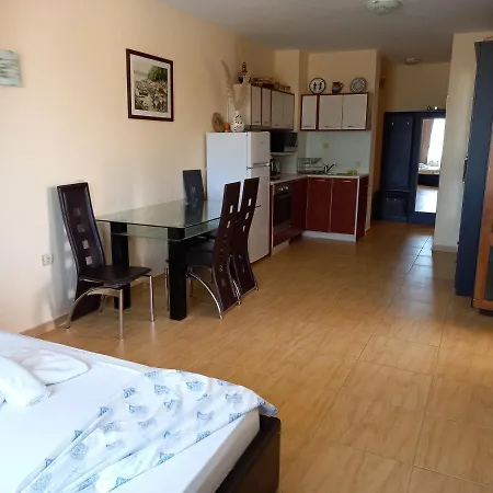 Апартамент студио в комплекс Golden Beach, Слънчев бряг